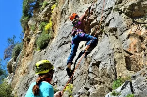 Helmets for Mountaineering and Rock Climbing: Why They Are Essential for Your Safety